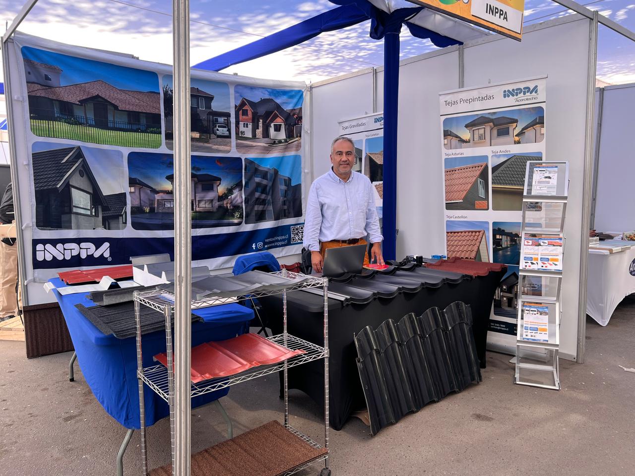 Equipo de INPPA presentando productos en Expoferia Dabed